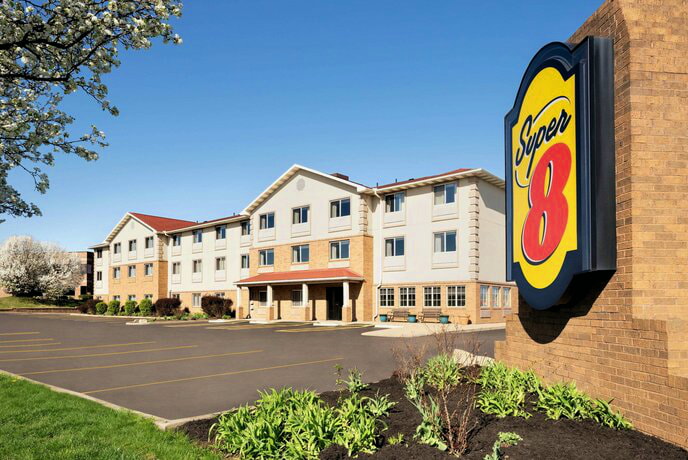 Super 8 by Wyndham Akron S Green Uniontown OH